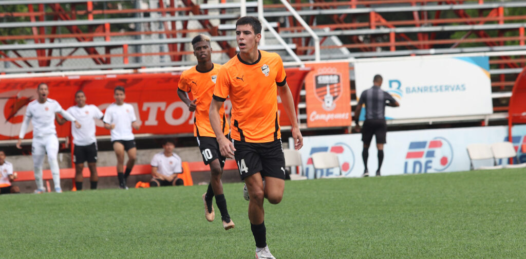 Cibao FC anuncia la renovación del santiagués Javier Roces